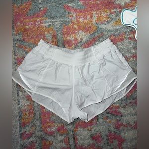 white lululemon hotty hot shorts 2.5